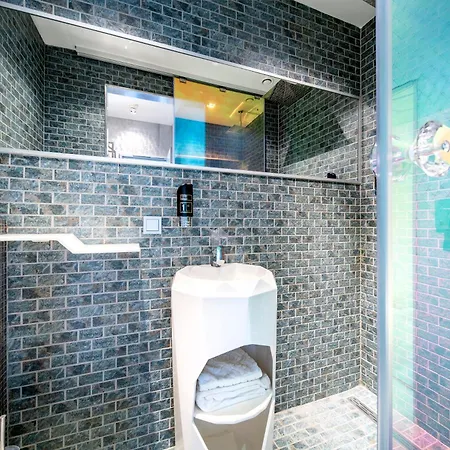 Diamond Capsule Amsterdam South 2* אמסטלבין