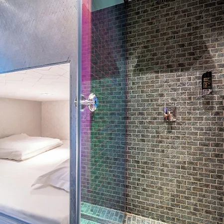 Diamond Capsule Amsterdam South أمستلفين