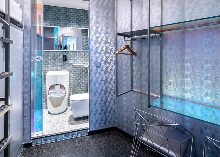 Diamond Capsule Amsterdam South Hotel 2*