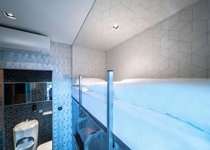 Hotel Diamond Capsule Amsterdam South 2*